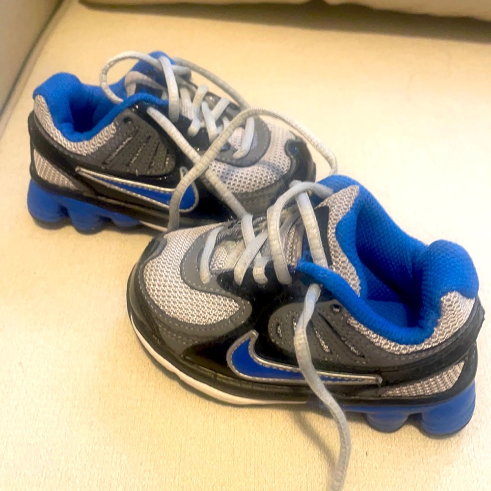 Baby Boy Nike Size 5 Sneakers
